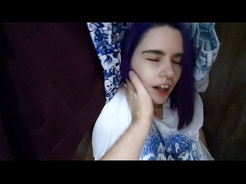 ❤️ 在衣柜里发现我的妹妹并帮助她射精 ❌ 自制毛片❤